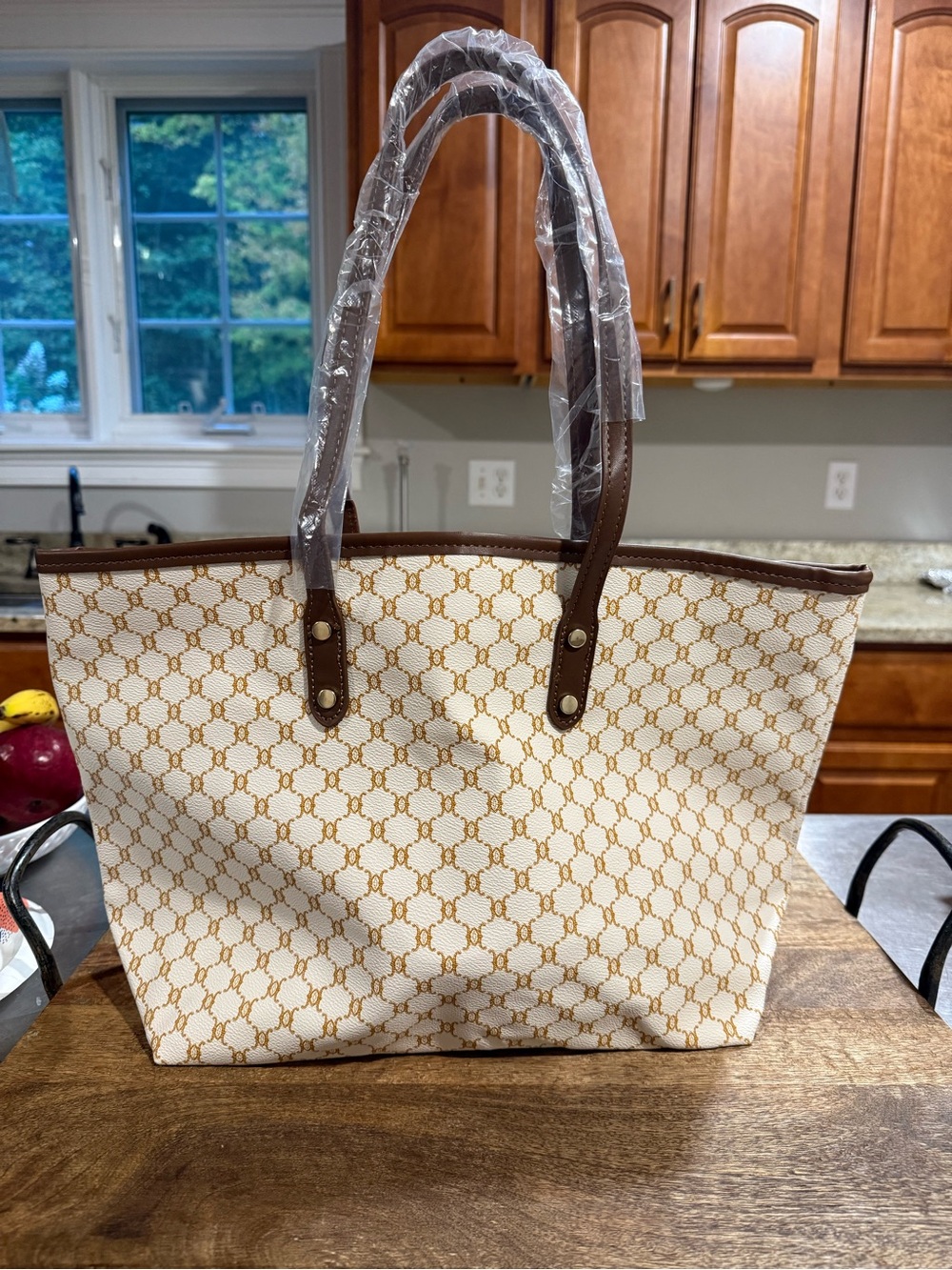 Women’s Cream Patterned Tote Bag with Brown Trim No tag.